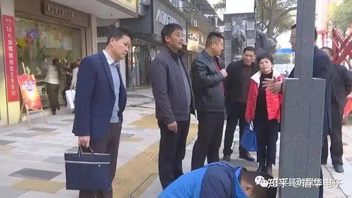 改造 5317杆路灯点亮绿色智能夜开元棋牌安义县完成全域路灯智慧节能(图1)