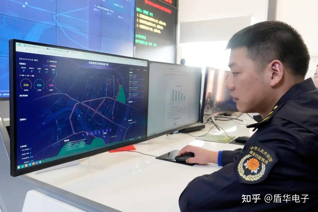 级：科技赋能点亮民生新图景开元棋牌全区智慧路灯全面升(图2)