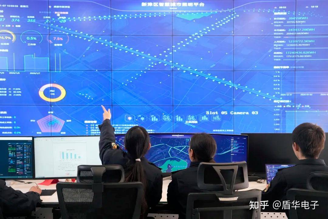 级：科技赋能点亮民生新图景开元棋牌全区智慧路灯全面升(图4)